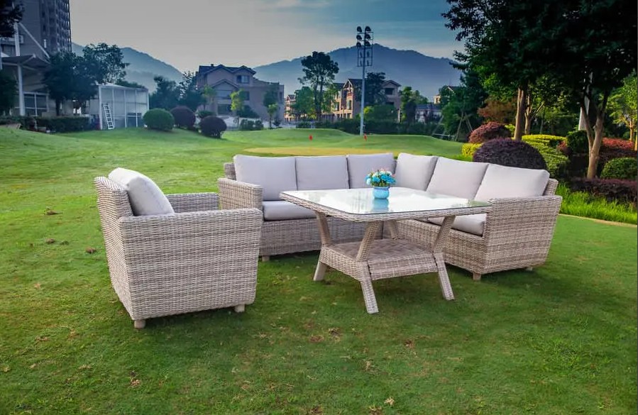 Lounge in Luxury: Skap en oase med avanserte hagesofaer